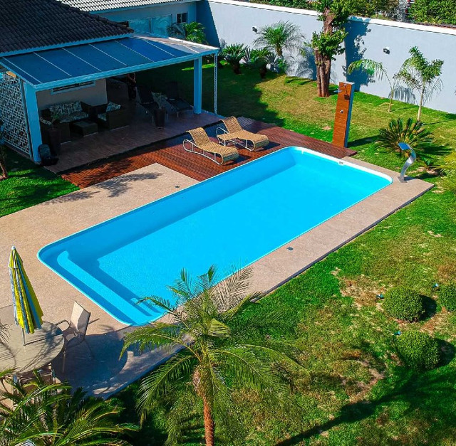 Porcelanato x Pedra Natural: Qual o Melhor para sua Piscina?