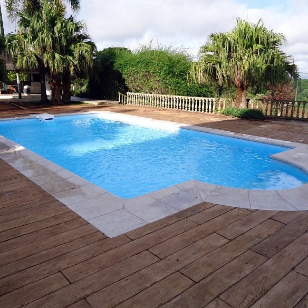 Instalação de Decks de Madeira em Piscinas: Passo a Passo
