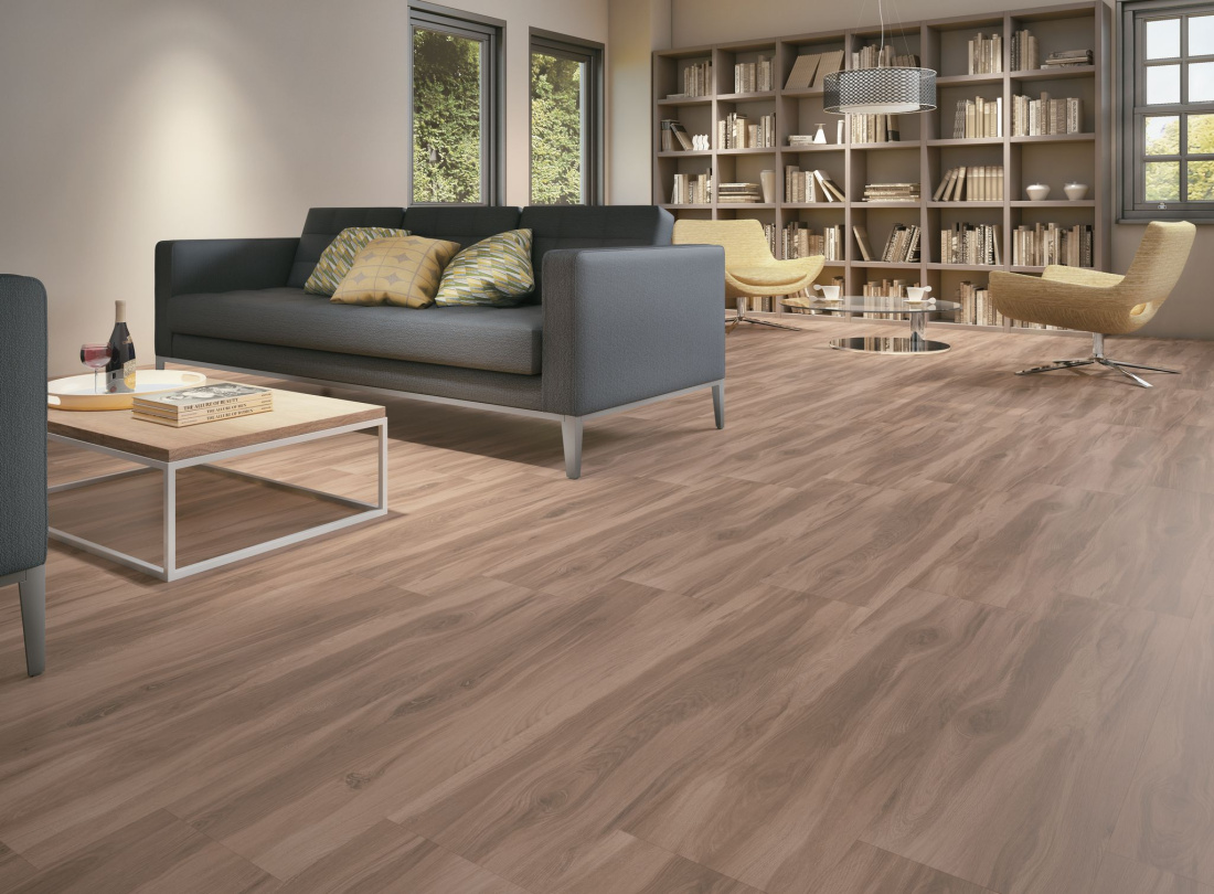 piso porcelanato que imita madeira