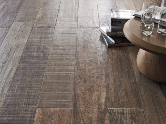 Limpeza e Manutenção do Porcelanato Amadeirado: Dicas Essenciais Pós-Obra