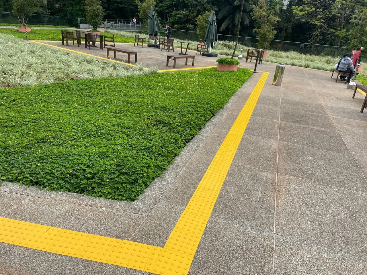 Piso Tátil: Entenda as Normas ABNT NBR 9050 e NBR 16537