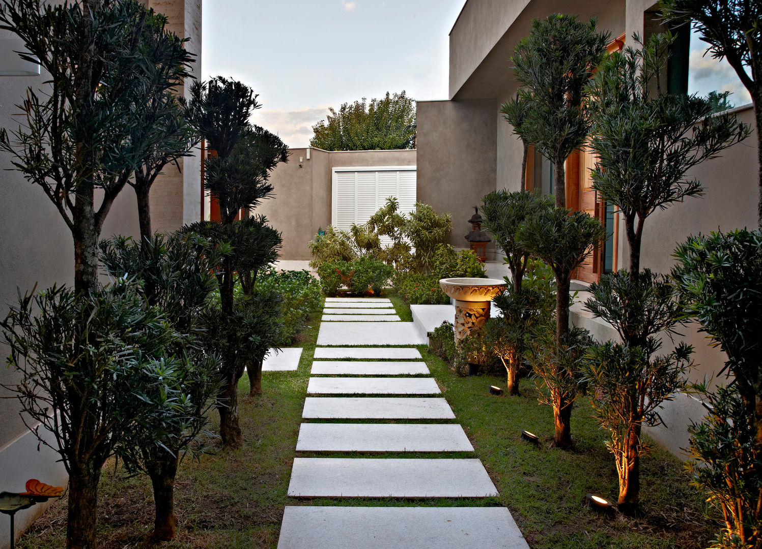 5 ideias de títulos:
1. As Melhores Plantas para Jardins com Sol Pleno: Guia Completo
2. Transforme seu Jardim: Plantas Ideais para Sombra e Meia-Sombra
3. Jardim dos Sonhos com Baixa Manutenção: Escolha as Plantas Certas
4. Guia Definitivo: Como Escolher Plantas Ornamentais para Cada Tipo de Luz
5. Plantas Resistentes ao Calor: Beleza e Durabilidade para o seu Jardim