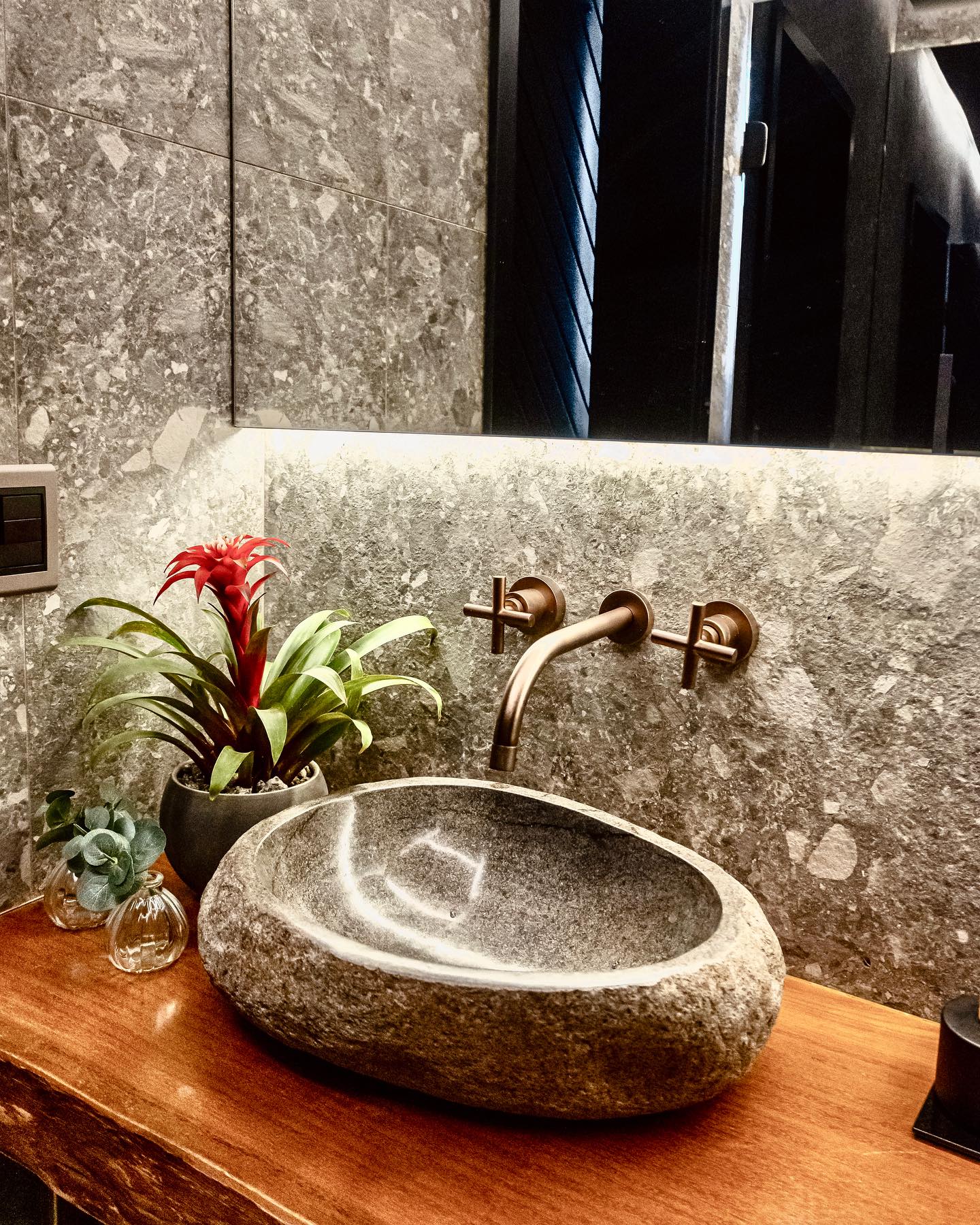 Como criar um sistema de iluminação artificial para plantas em ambientes internos