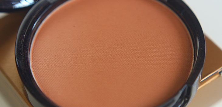 Bronzer: O Segredo para um Look Bronzeado o Ano Todo