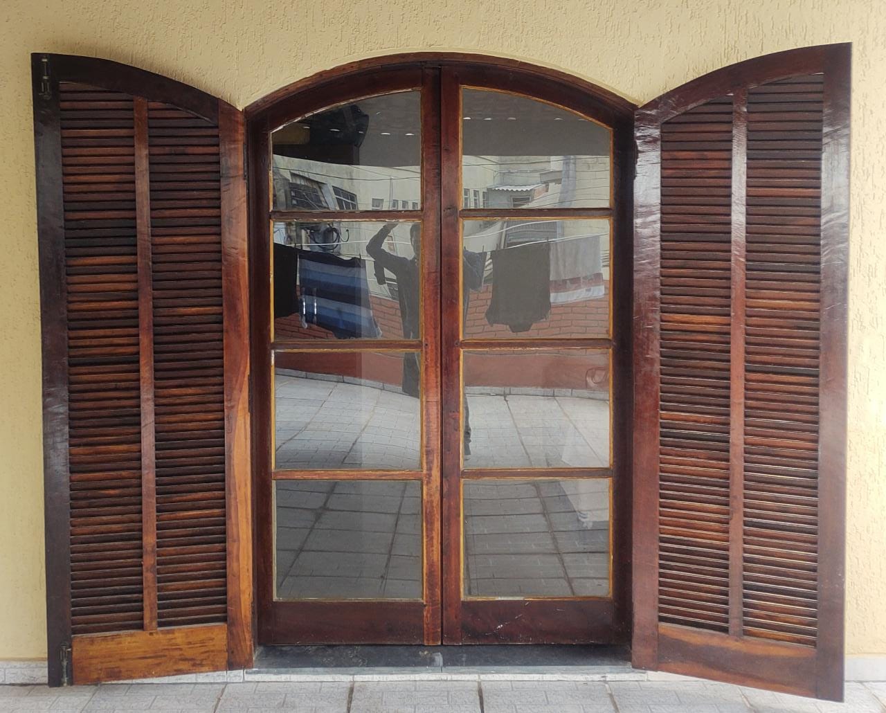 Porta balcão de madeira Itaúba