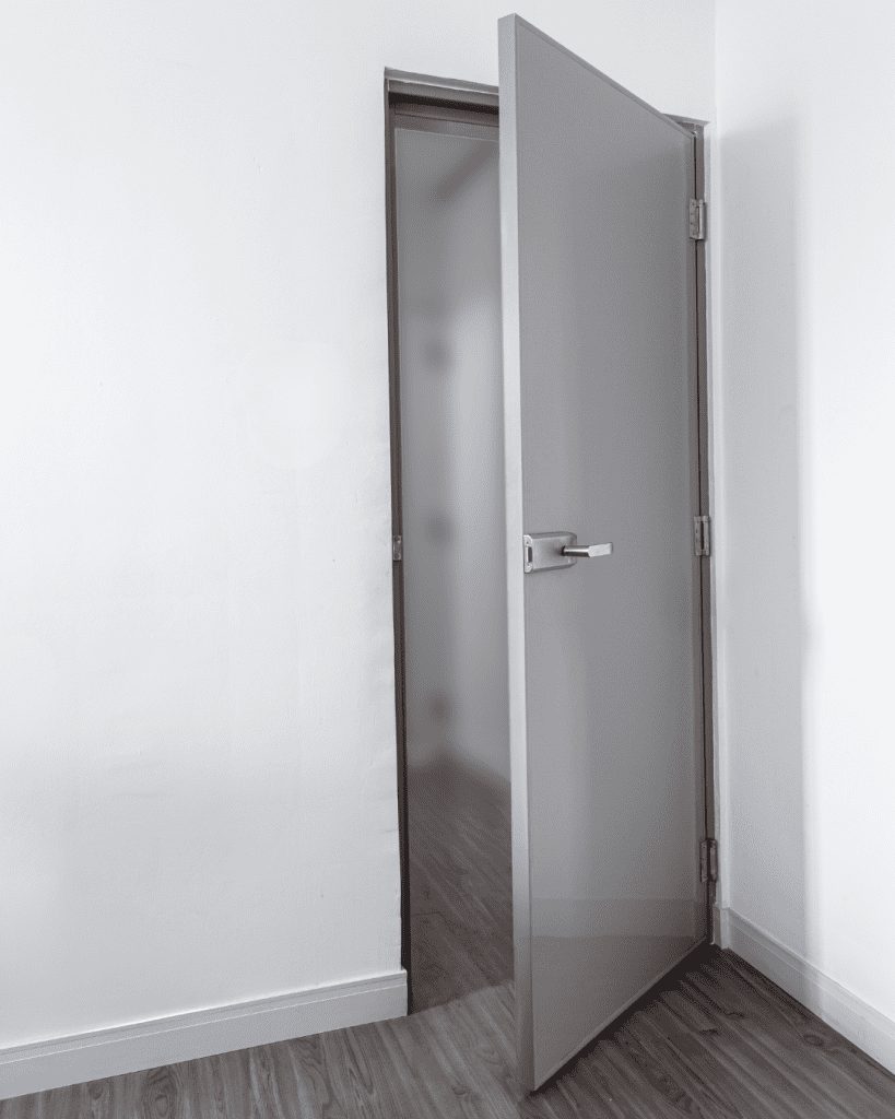 Manutenção de Porta Corta-Fogo: Checklist Mensal e Semestral Essencial