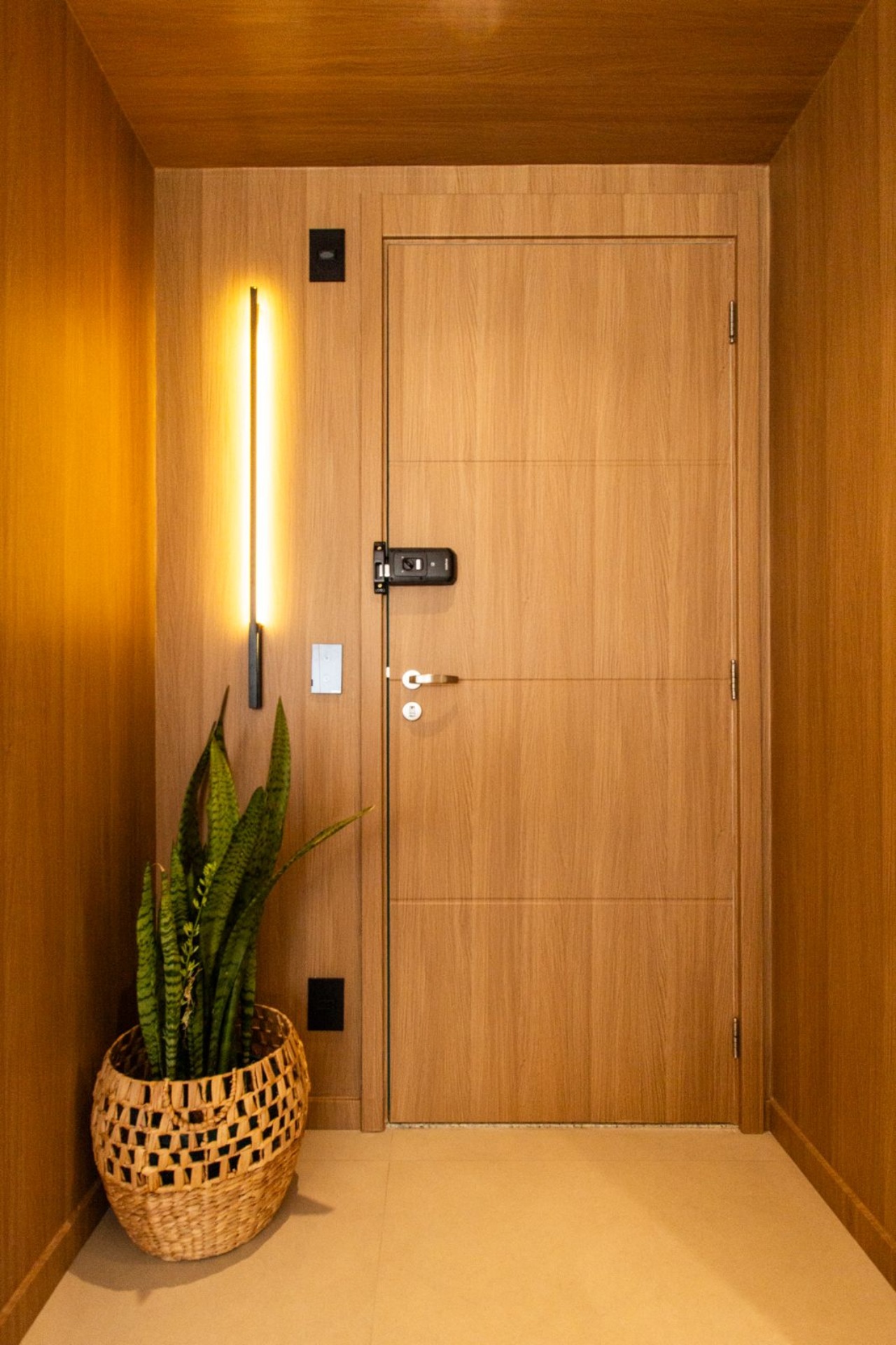 Design e Estilos de Portas de Giro: Tendências para Interiores e Exteriores