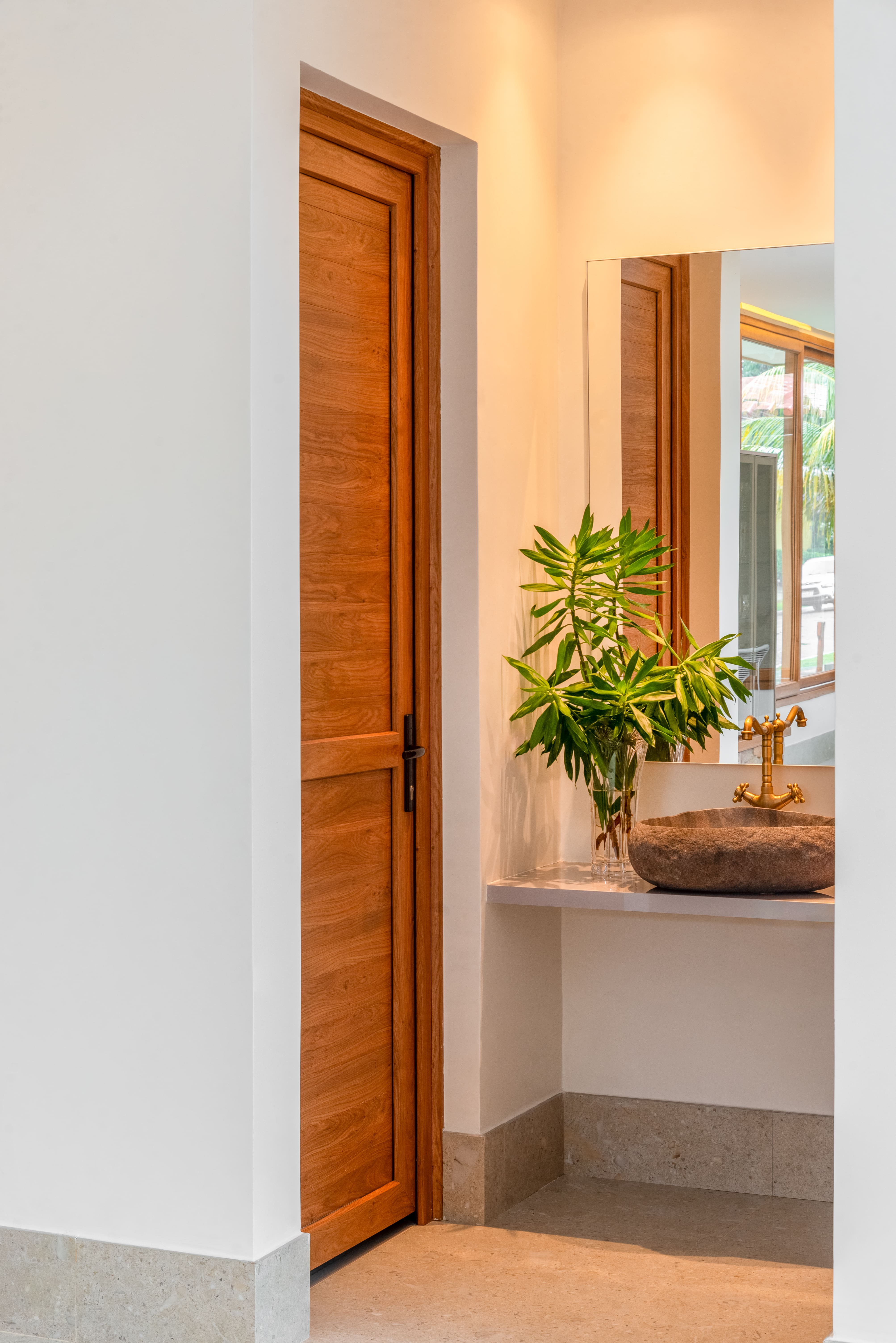 Manutenção e Ajustes de Portas de Giro: Resolvendo Problemas Comuns