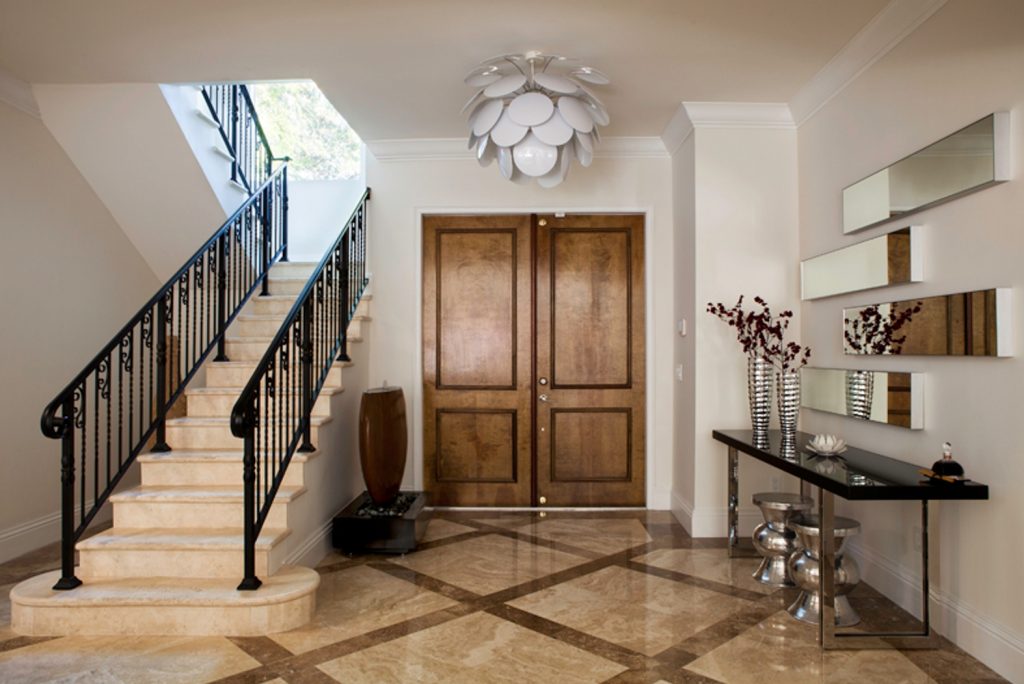 Guia Completo: Como Escolher o Material Ideal para Sua Porta de Giro