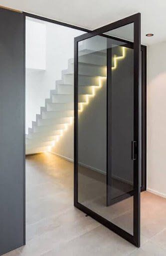 porta pivotante de vidro