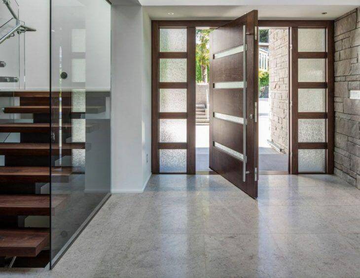 Porta Pivotante de Vidro: Guia Completo de Instalação e Manutenção