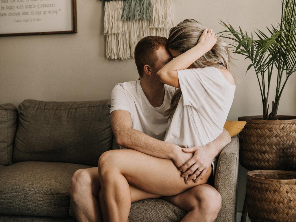 posição de sexo na cadeira