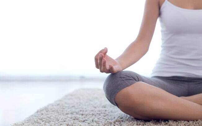 Circulação e Alívio: Os Benefícios das Pernas Elevadas para Cólicas