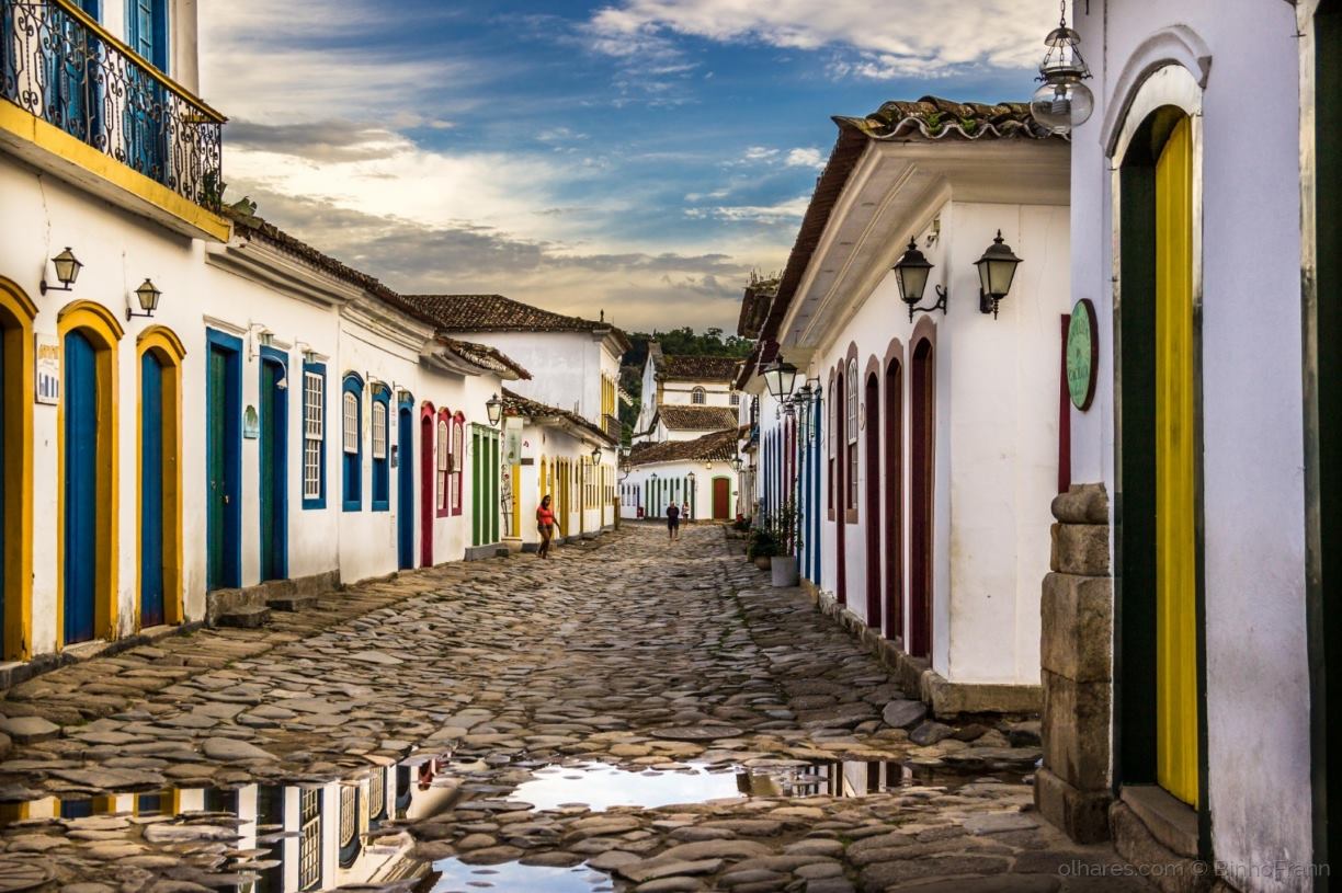 Guia Completo: Onde Ficar em Paraty - Centro Histórico vs. Arredores