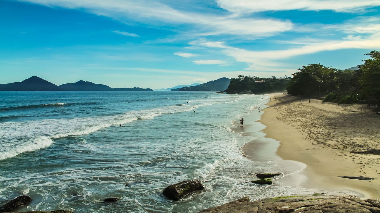 praias para surfar em ubatuba