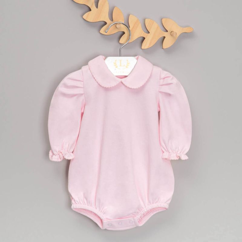 5 ideias de títulos:
1. Presentes Essenciais para Recém-Nascidos: O Guia Completo
2. Presentes Criativos e de Luxo para Bebês: Ideias que Encantam
3. Mimos para Novos Pais: Presentes que Cuidam de Quem Cuida
4. Estímulo e Conforto: Presentes que Auxiliam no Desenvolvimento do Bebê
5. Tendências de Presentes para Recém-Nascidos em 2026