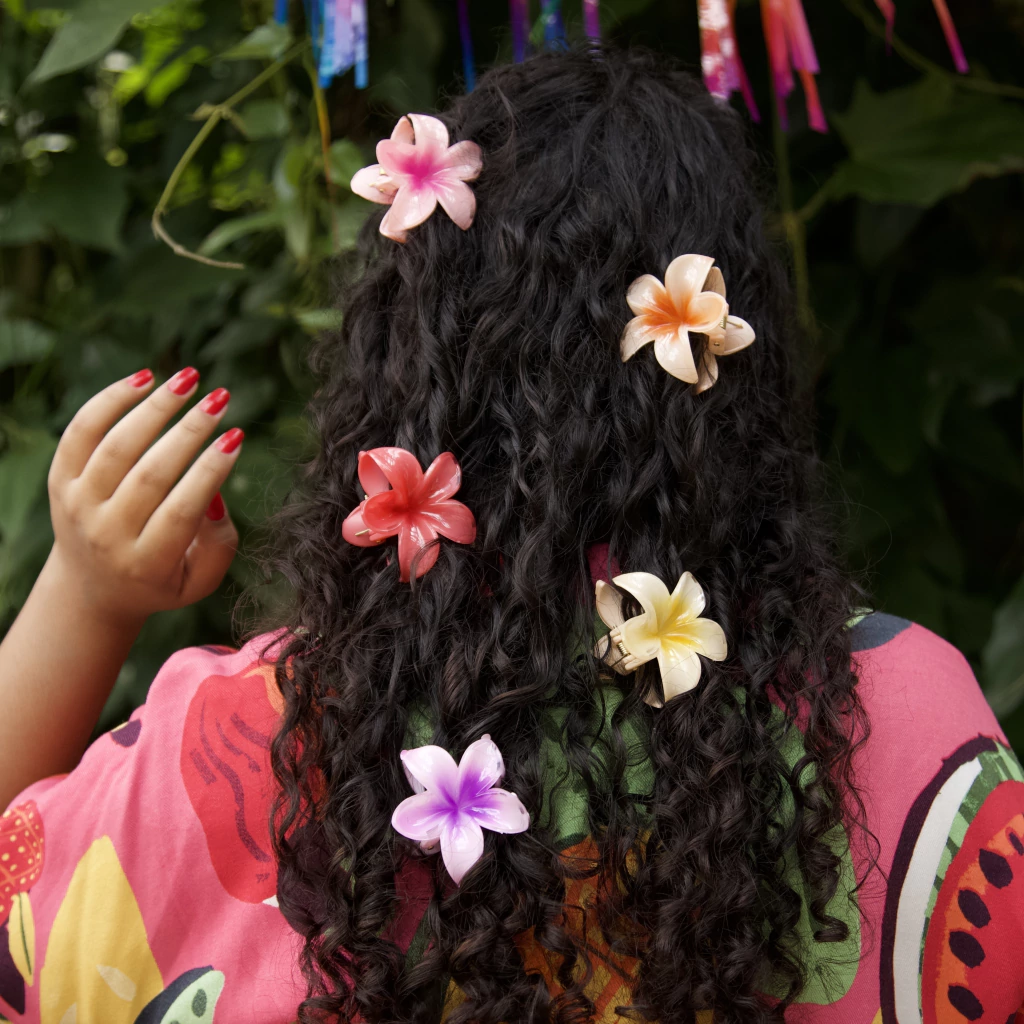 presilha de flor rosa