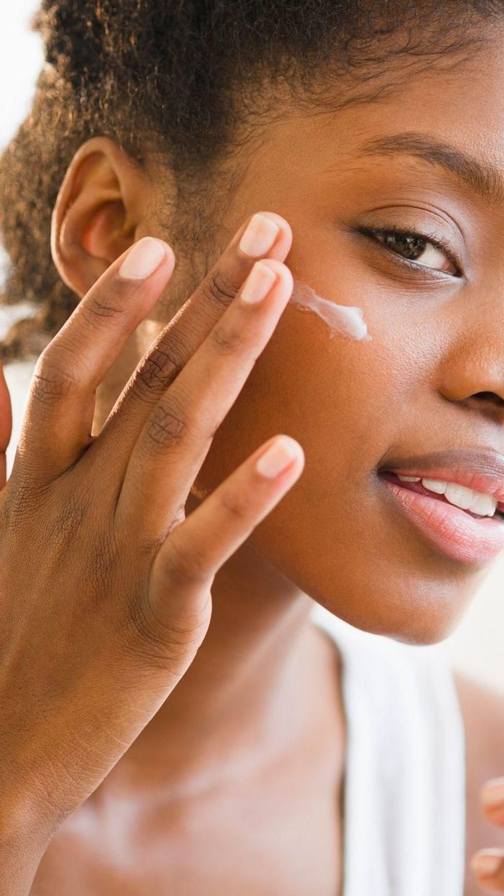 1. Guia Completo: Como Escolher o Protetor Solar Facial Ideal para Seu Tipo de Pele
2. FPS 60 vs. FPS 30: Qual a Real Diferença na Proteção Solar Facial?
3. Benefícios do Q10 em Protetores Solares: Combate ao Envelhecimento e Proteção UV
4. Protetores Solares Faciais com Ação Antirrugas: Dupla Proteção para uma Pele Jovem
5. Rotina de Skincare: A Importância do Protetor Solar Facial Diário