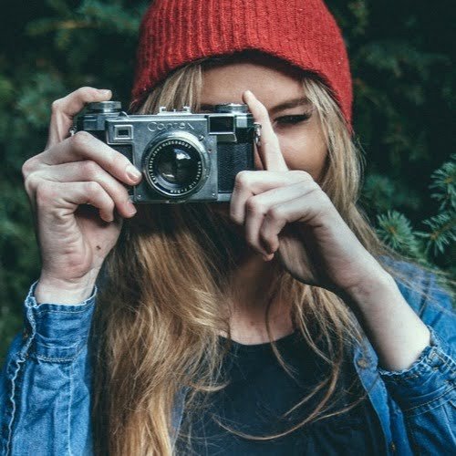 Como o estrogênio influencia o crescimento do cabelo feminino?