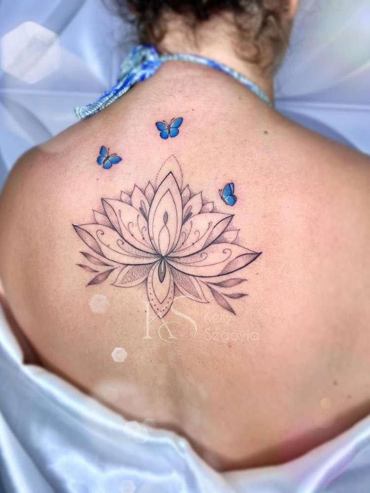 Flor de Lótus e Lua Crescente: Um símbolo de renovação e crescimento na pele