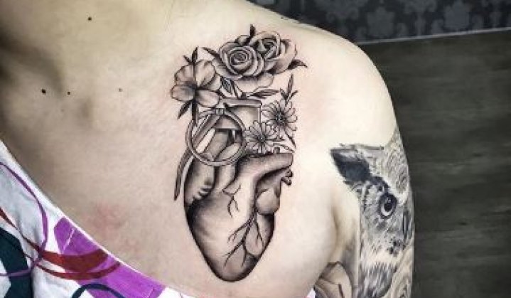 Tatuagem de coração partido: superação e resiliência na pele