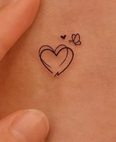 Coração com chamas: o simbolismo da paixão e transformação em tatuagens