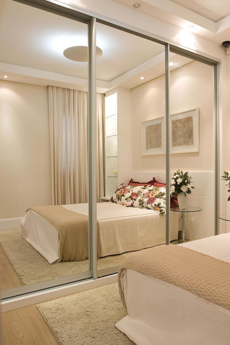 quarto com espelho no teto