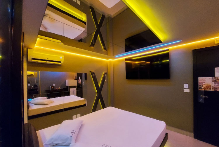 Espelhos Suspensos com LED: Tendências e Ideias para um Quarto Moderno