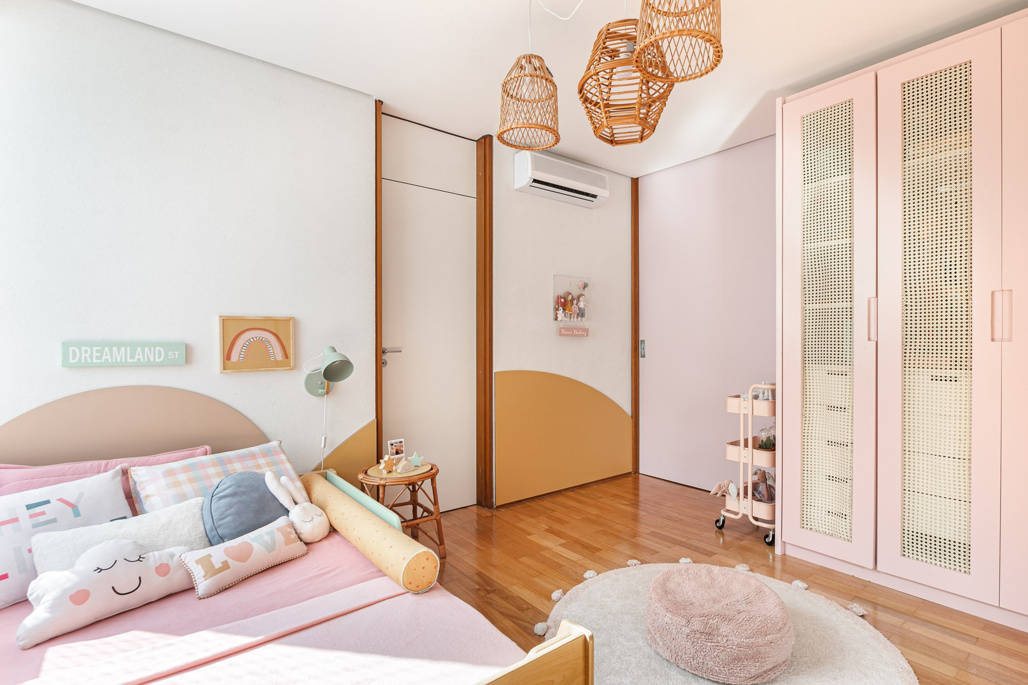 quarto de menina pequeno