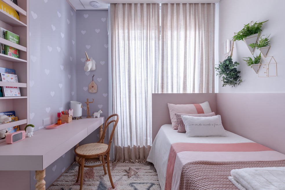 quarto de menina rosa e cinza