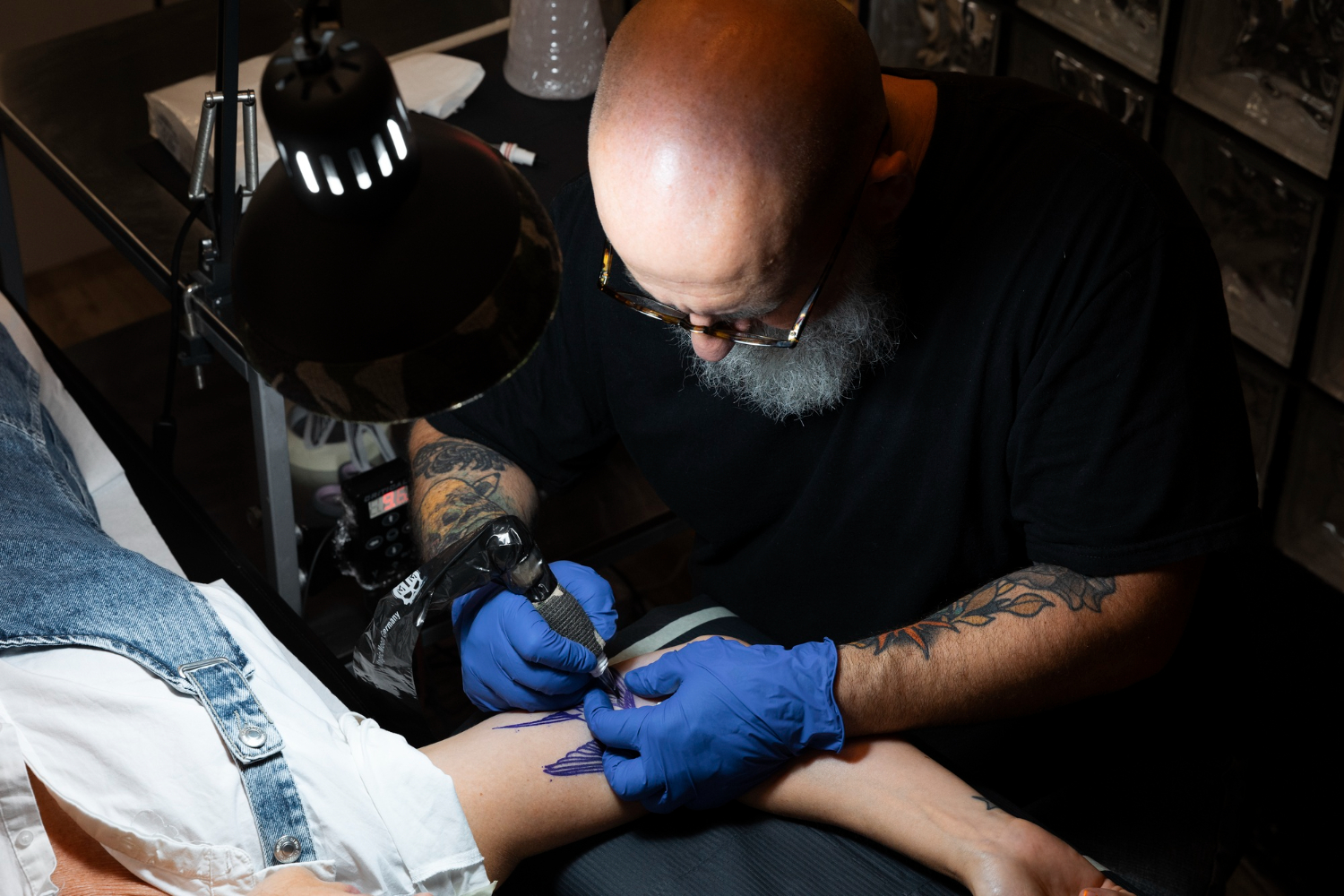 cuidados com a pele tatuada