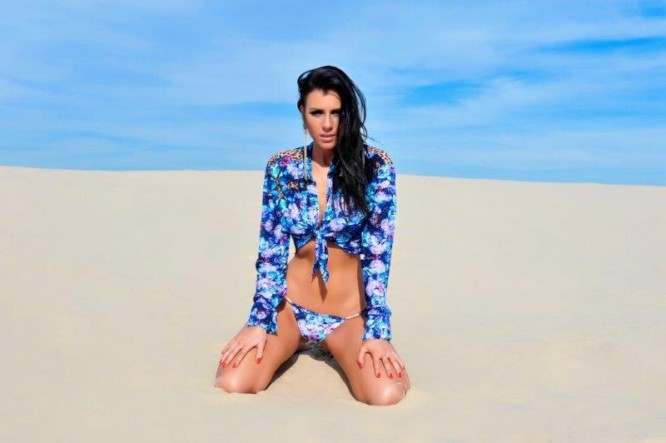 5 ideias de títulos:
1. A Trajetória de Raphaela Sirena: De Garota Verão a Empresária de Sucesso
2. Raphaela Sirena: Bastidores da Vida Pessoal e Carreira
3. Desvendando Raphaela Sirena: O Que Você Precisa Saber Sobre a Modelo e Empresária
4. Raphaela Sirena e o Mundo dos Reality Shows: Participações e Declarações
5. O Império de Raphaela Sirena: Empreendedorismo e Presença Digital