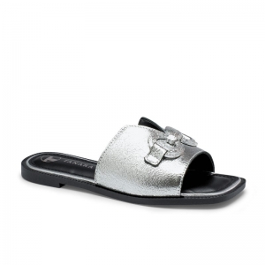 Guia completo de tendências de calçados para o verão 2025