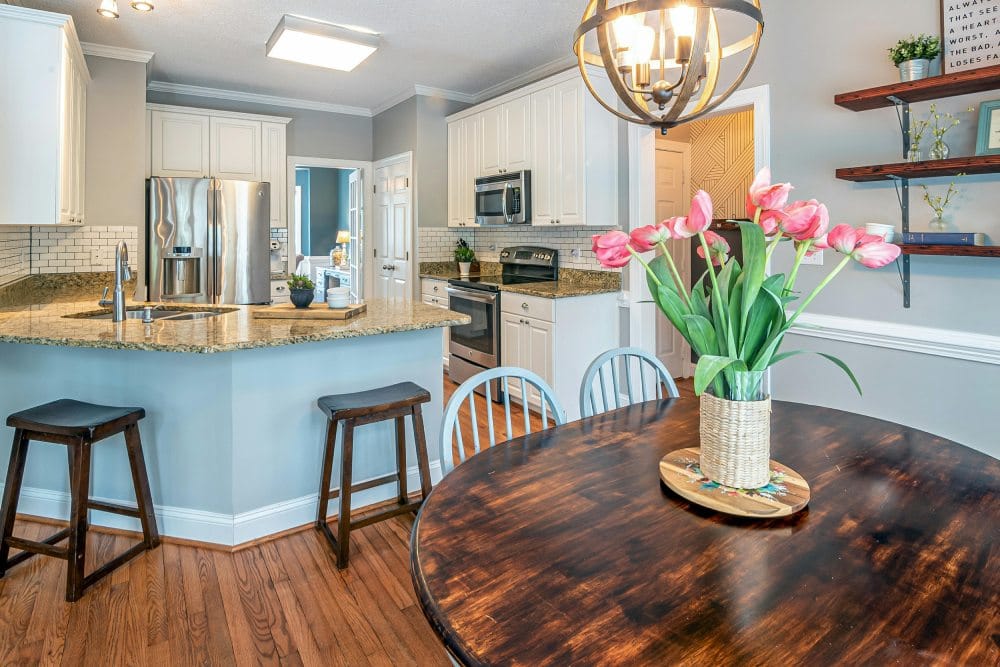 Dicas de Mão de Obra e Materiais para sua Reforma: Onde Encontrar e Como Comparar