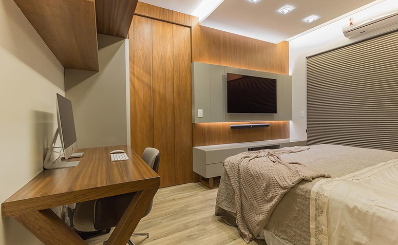 TV Embutida no Guarda-Roupa: Vantagens e Desvantagens para Seu Quarto