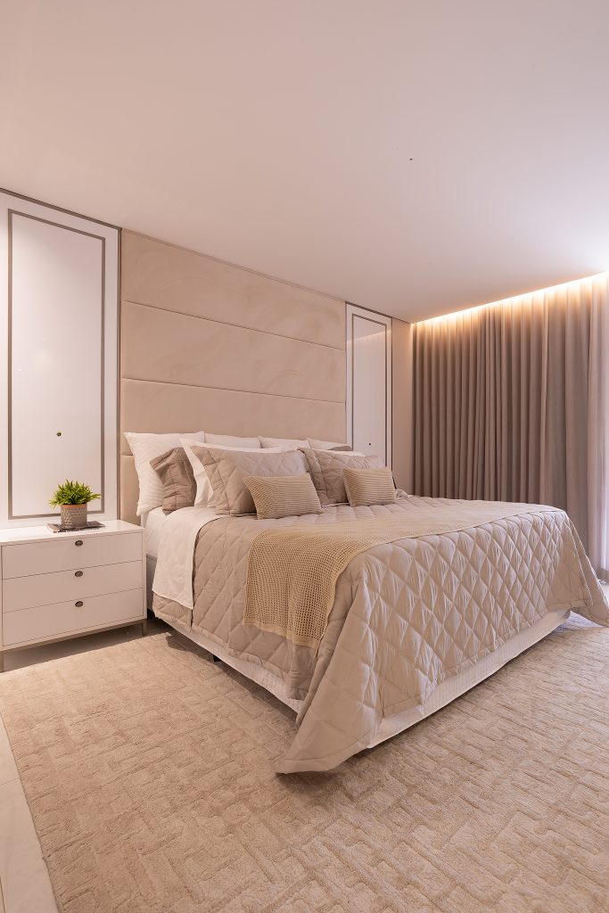 TV Embutida no Guarda-Roupa: Vantagens e Desvantagens para Seu Quarto