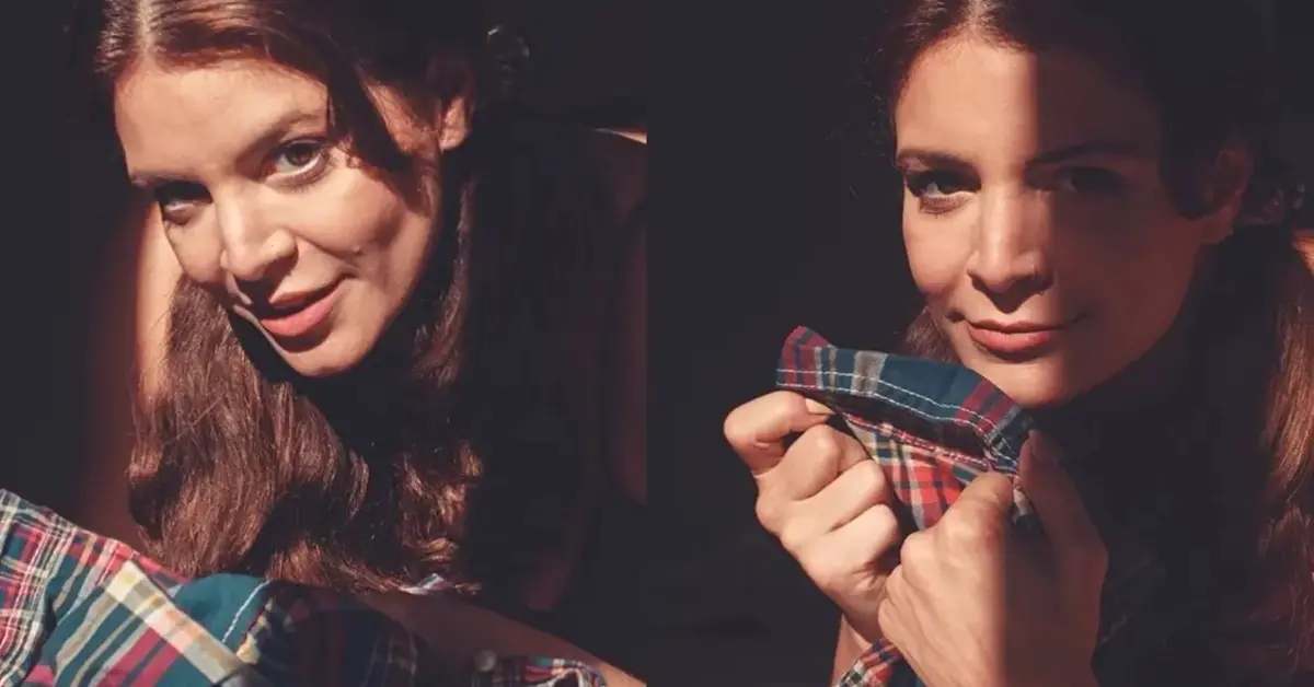 5 ideias de títulos:
1. A Trajetória de Renata Del Bianco: De Vivi em Chiquititas à Médica Veterinária.
2. Renata Del Bianco Revela Detalhes Íntimos de Sua Luta Contra a Depressão Pós-Chiquititas.
3. O Que Aconteceu com Vivi de Chiquititas? A Vida Atual de Renata Del Bianco.
4. Renata Del Bianco e Junior Lima: O Romance Secreto Que Veio à Tona.
5. Por Que Renata Del Bianco Não Participou do Especial de Chiquititas?