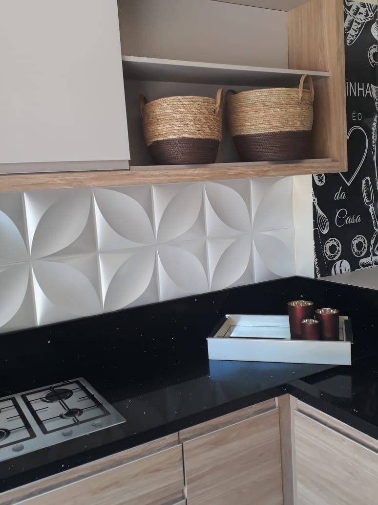 Revestimento 3D na Cozinha: PVC vs. Porcelanato - Qual o Melhor?