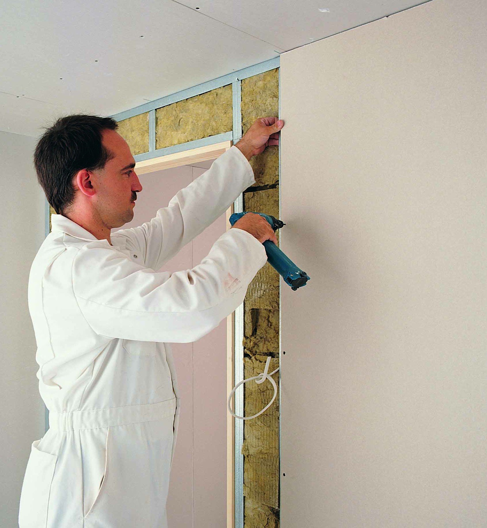 Drywall e Lã Mineral: A Solução Definitiva Contra o Barulho dos Vizinhos