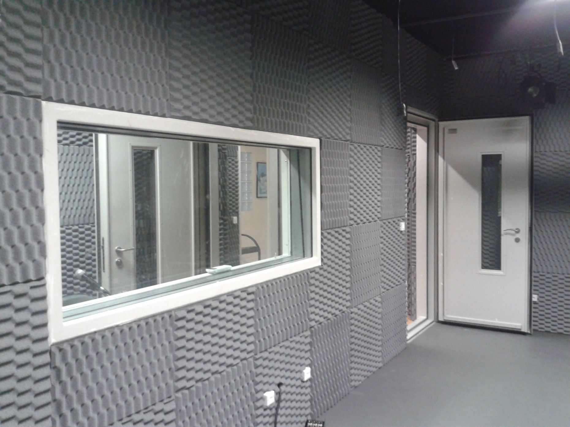 Espuma Acústica: Mitos e Verdades sobre o Tratamento de Som em Ambientes