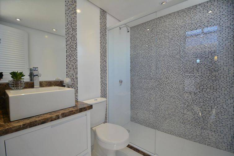 Microcimento no Banheiro: A Tendência de 2026 para um Ambiente Moderno e Funcional