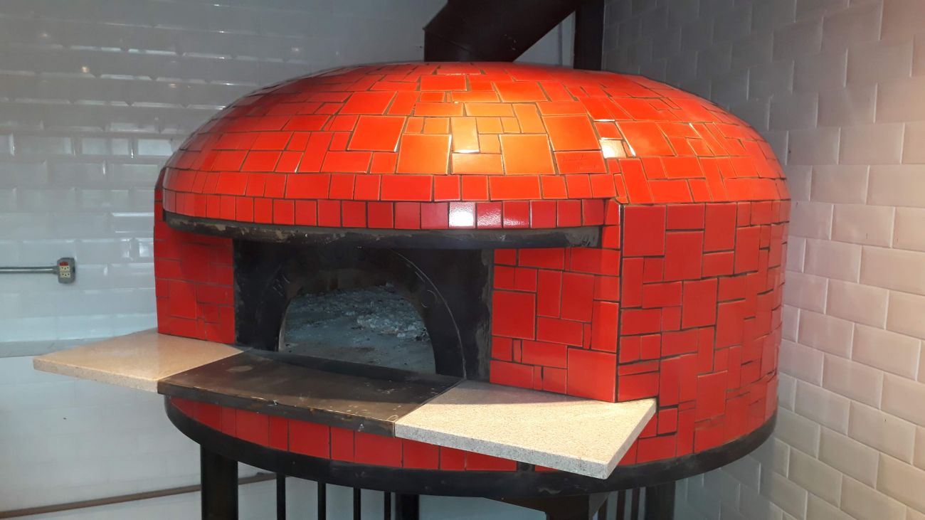 Guia Completo: Como Escolher o Tijolo Refratário Ideal para Seu Forno de Pizza