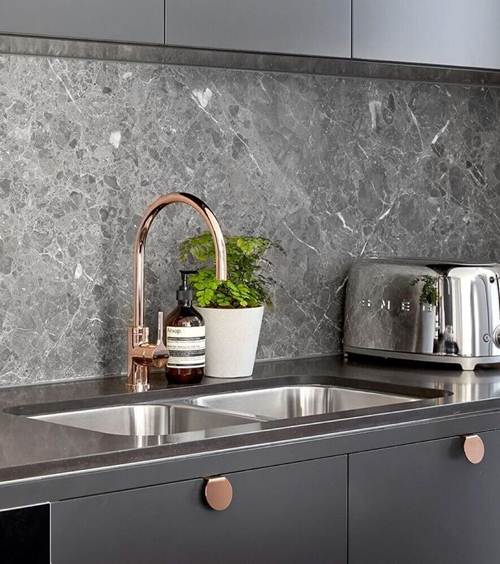 aplicar metro white no frontão de cozinha pequena