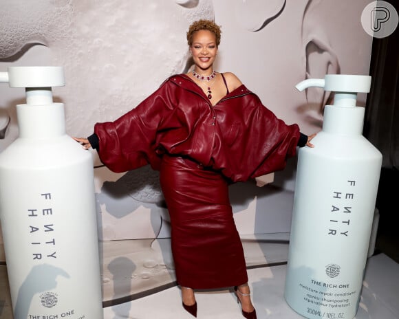 Os Looks Mais Icônicos de Rihanna no Met Gala e Seus Cabelos