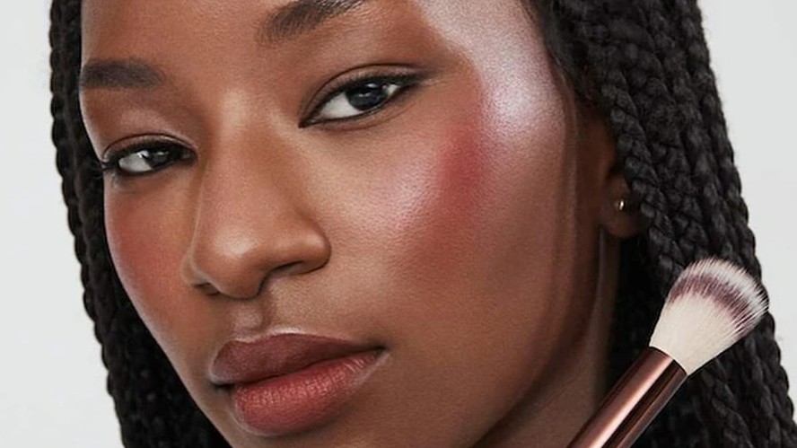 5 ideias de títulos:
1. Rosa Blush: Guia Completo de Maquiagem e Decoração
2. Descubra o Encanto da Roseira 'Old Blush' e Como Cultivá-la
3. Como Escolher o Blush Rosa Perfeito para o Seu Tom de Pele
4. Rosa Blush na Decoração: Dicas para Ambientes Românticos e Elegantes
5. A Ciência por Trás do Rosa Blush: Do HEX à Botânica