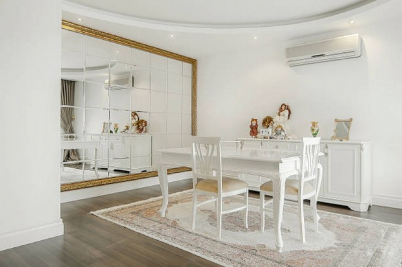 Espelhos para Salas Pequenas: Como Criar Amplitude e Estilo