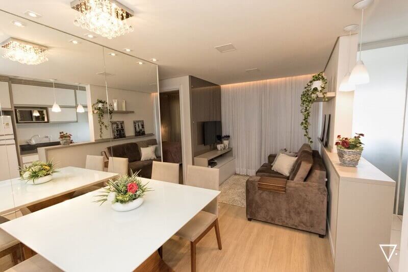 Espelhos na Decoração: Como Usar para Ampliar sua Sala de Jantar Pequena