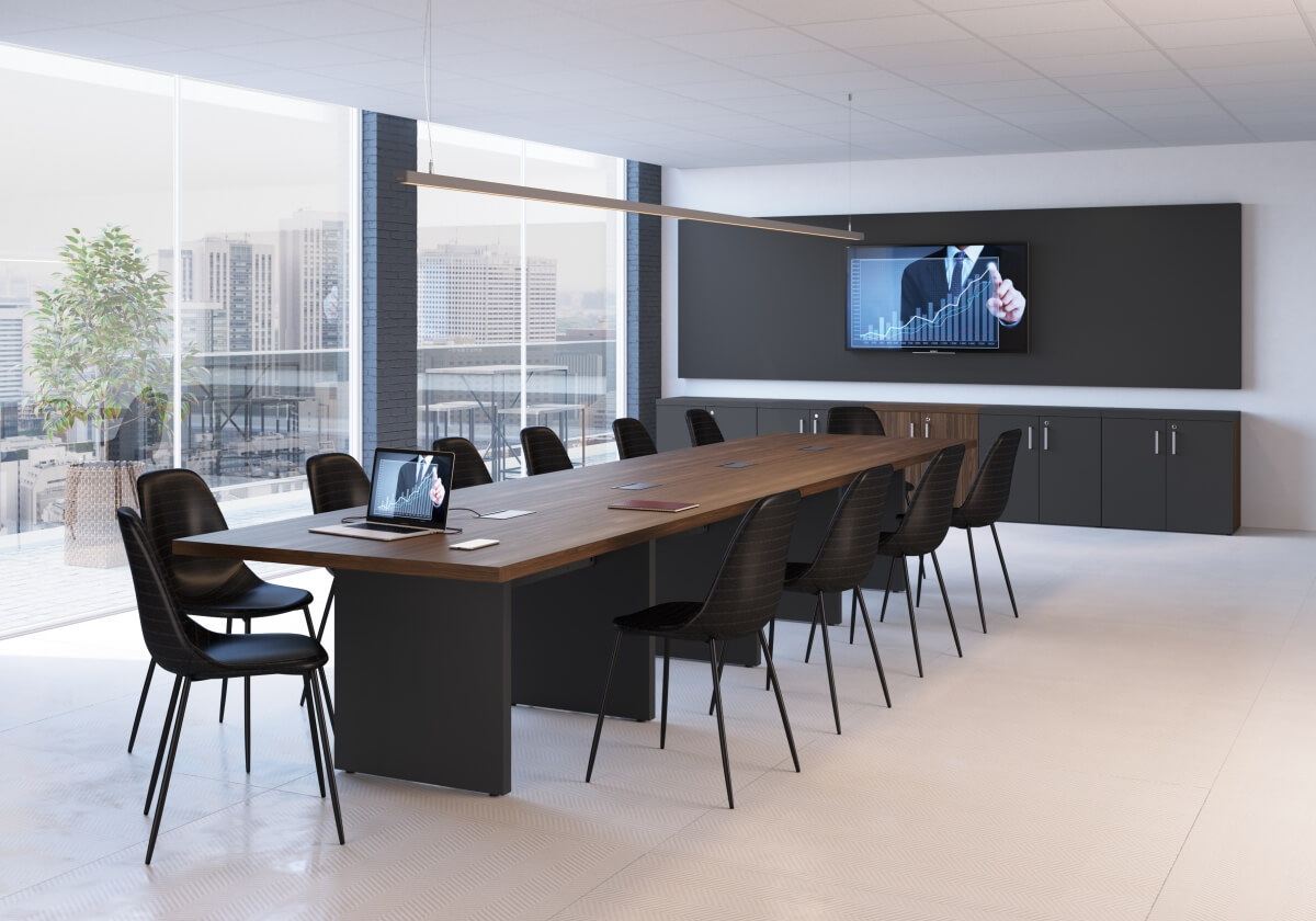 Sala de reunião com mesa retangular