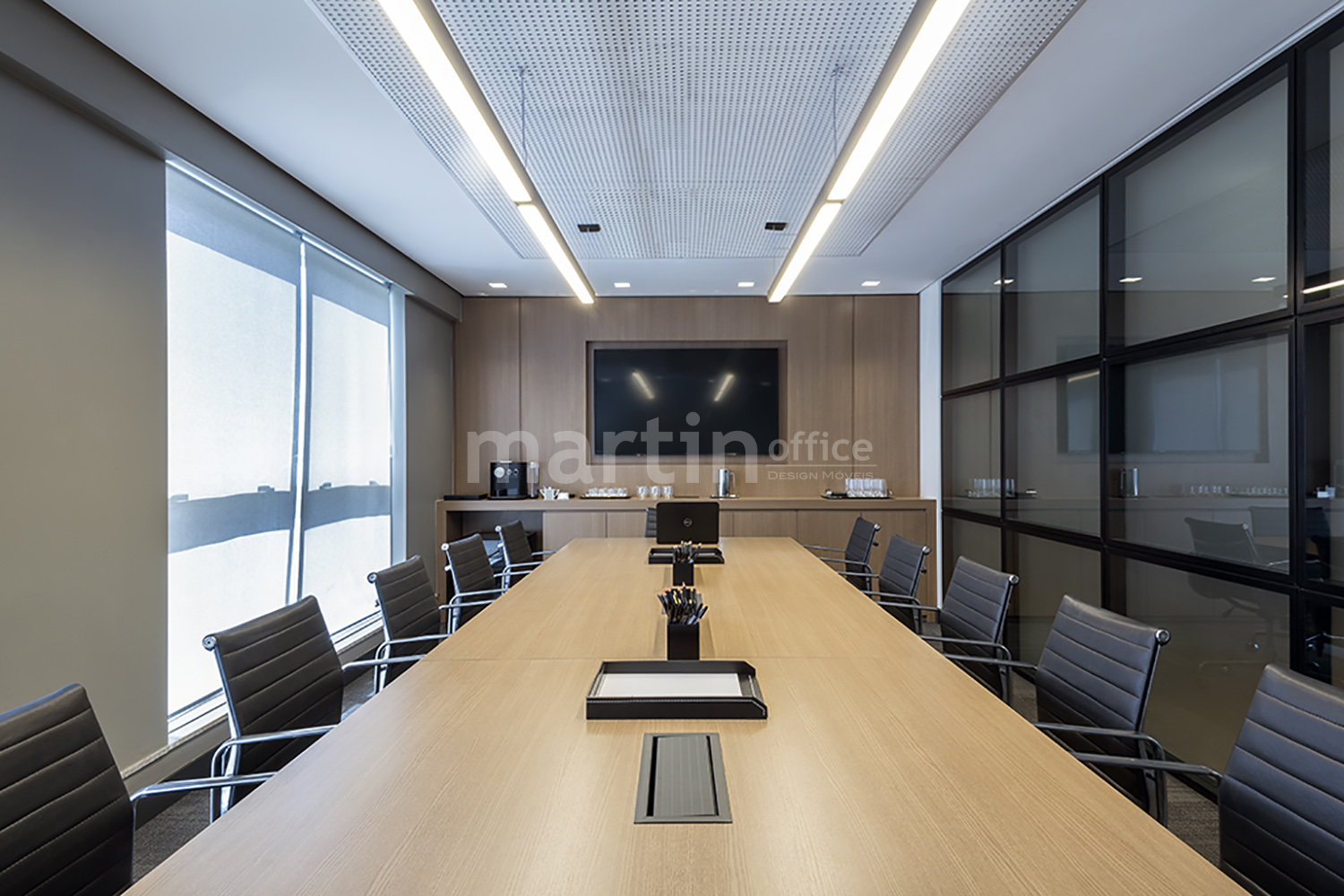 Sala de reunião com mobiliário ergonômico
