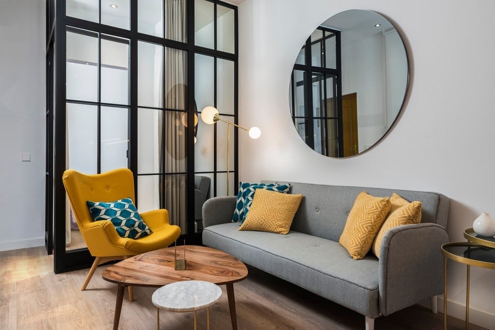 O Poder dos Têxteis: Tapetes e Mantas para uma Sala 'Montada'